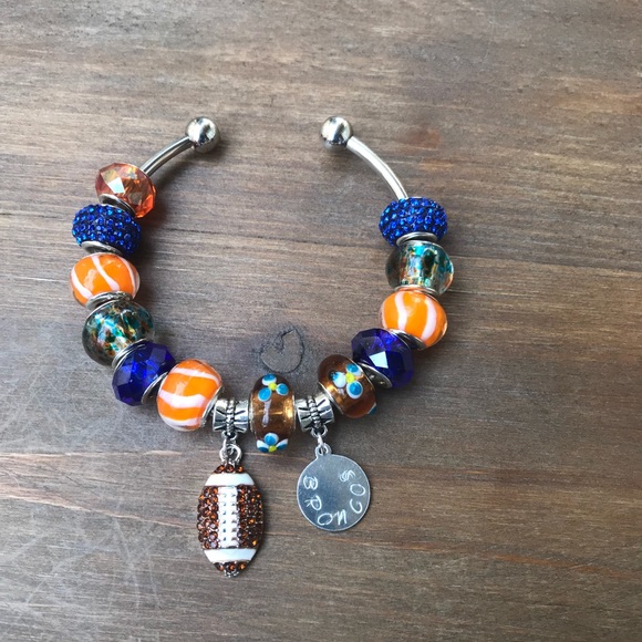 Broncos stamped charm bracelet - Picture 6 of 6